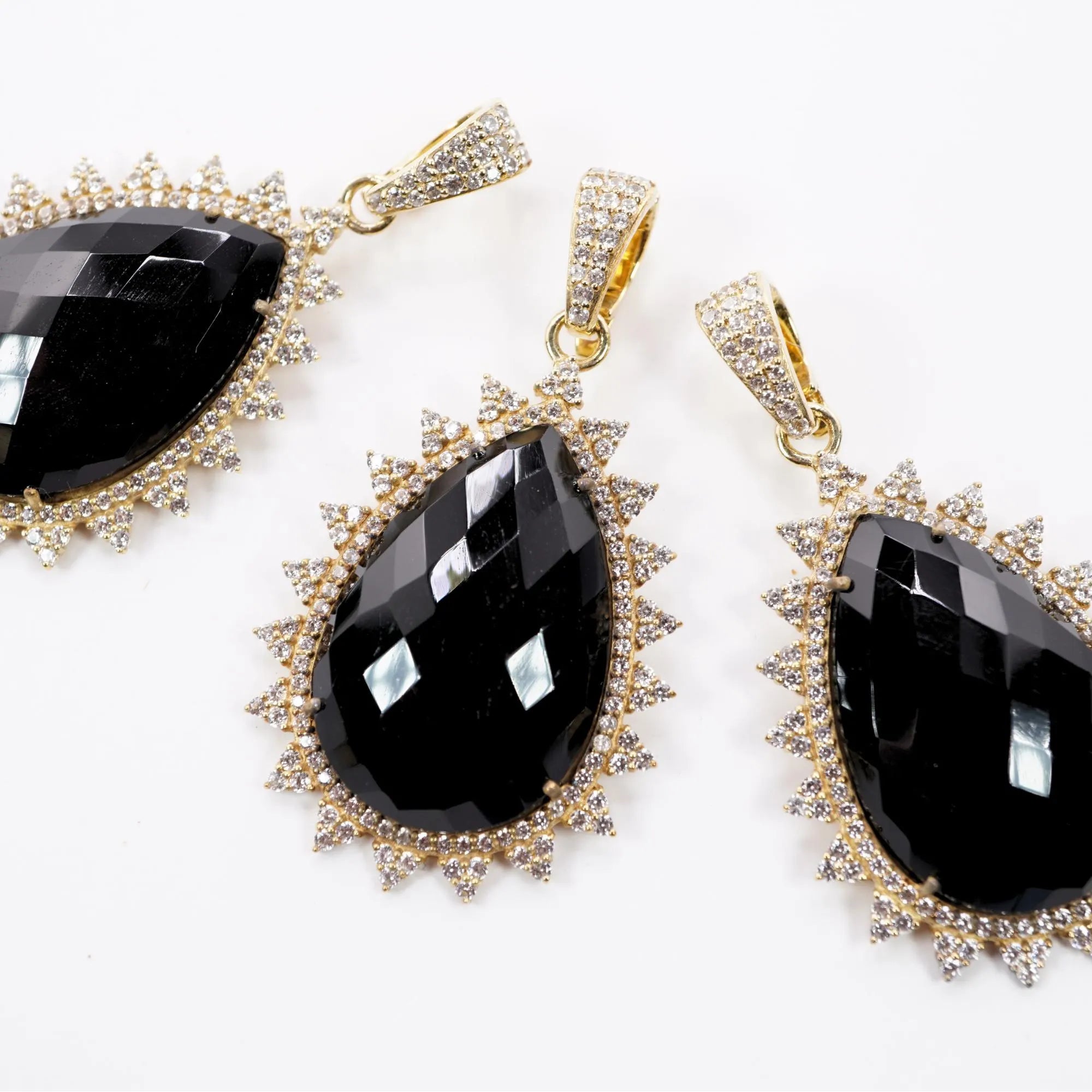 Black Onyx Pear Shape Gemstone Gold Plated Bezel Finding Charm Pendant