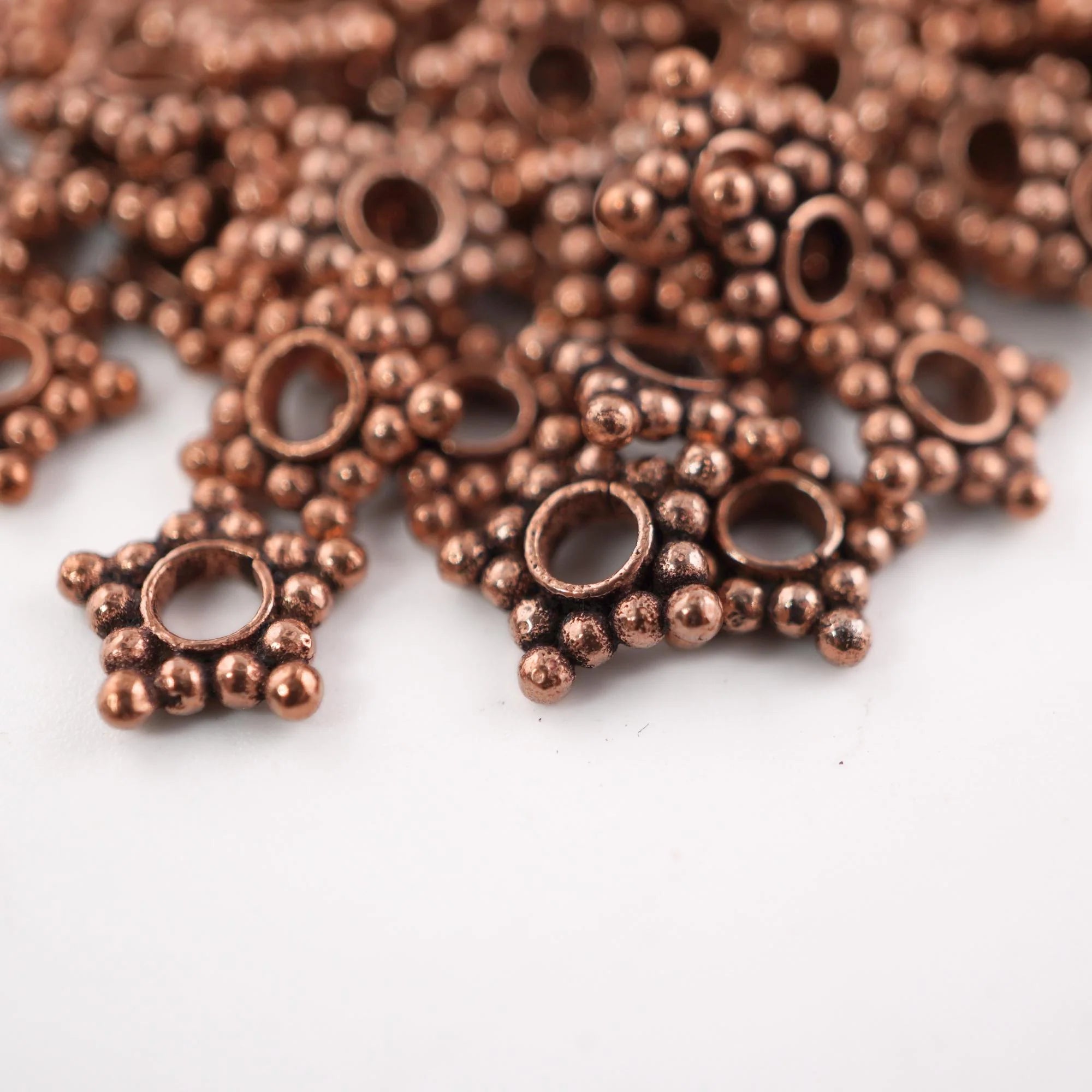 Daisy beads for DIY bracelet and necklace