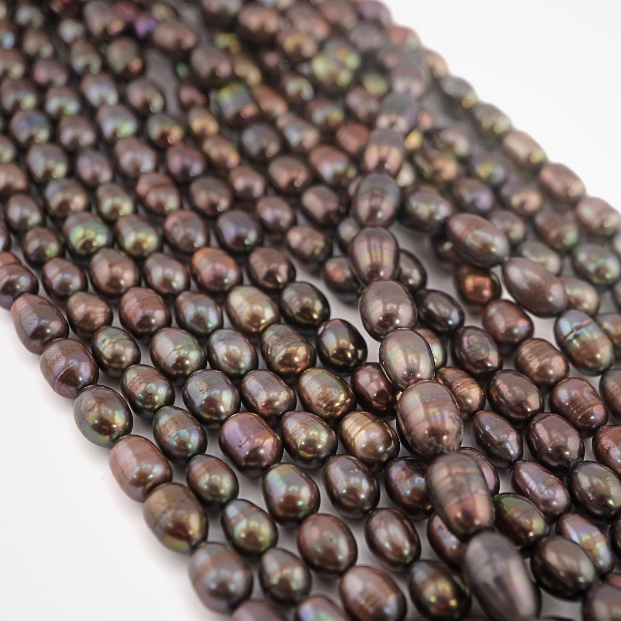 Freshwater pearls with iridescent finish