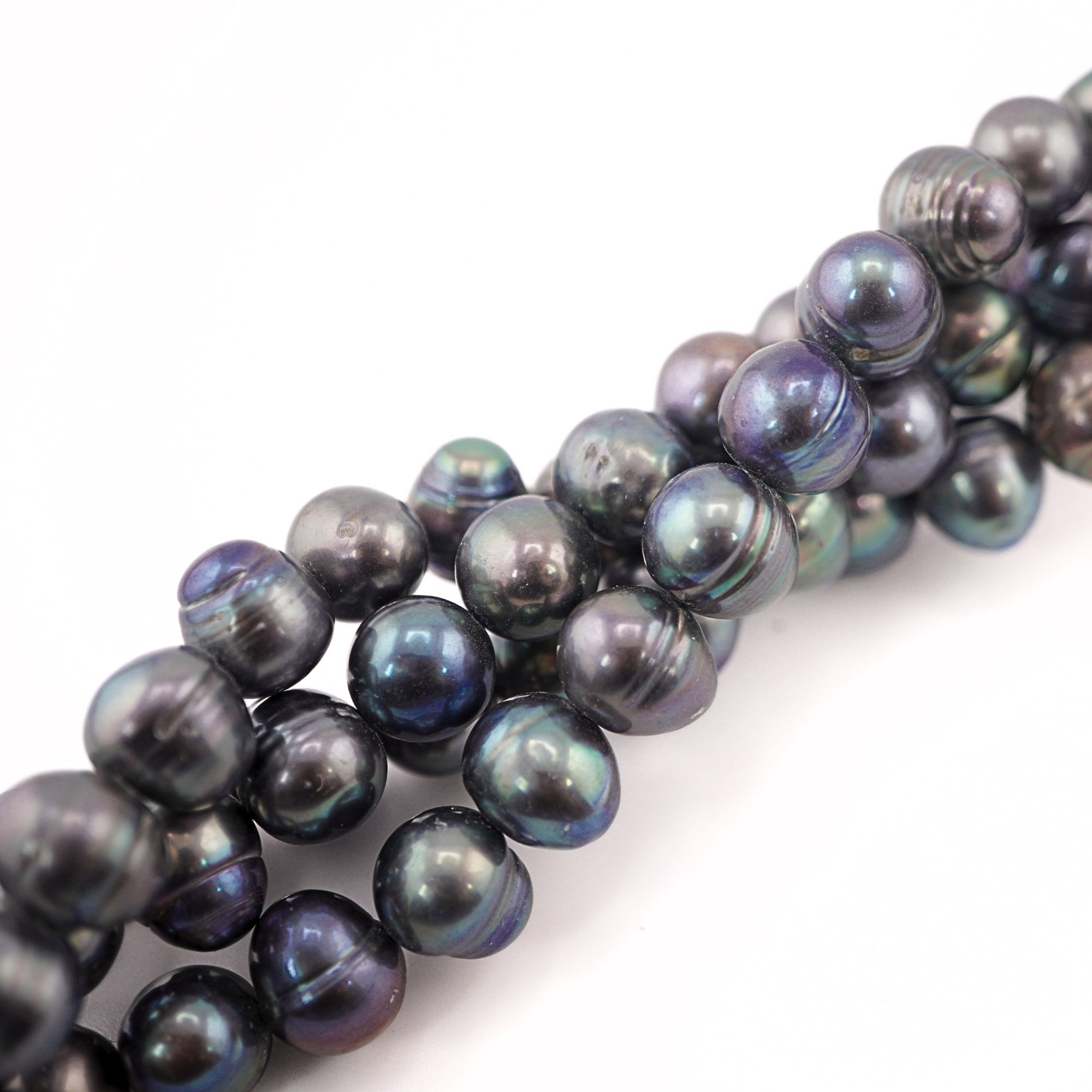 Lustrous freshwater pearls bulk