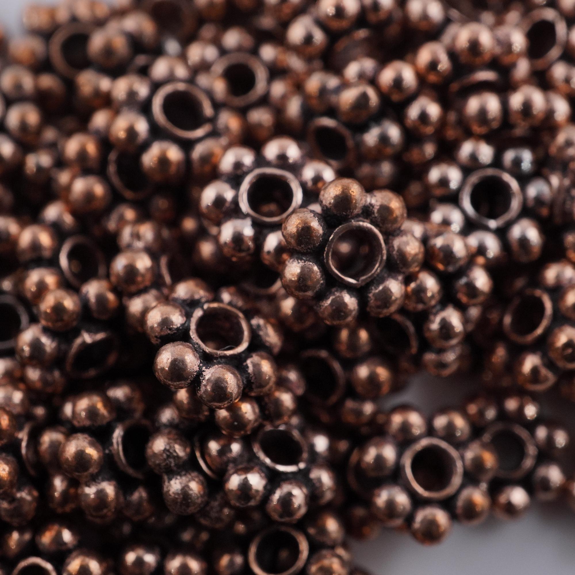 Metal flower-shaped daisy beads set