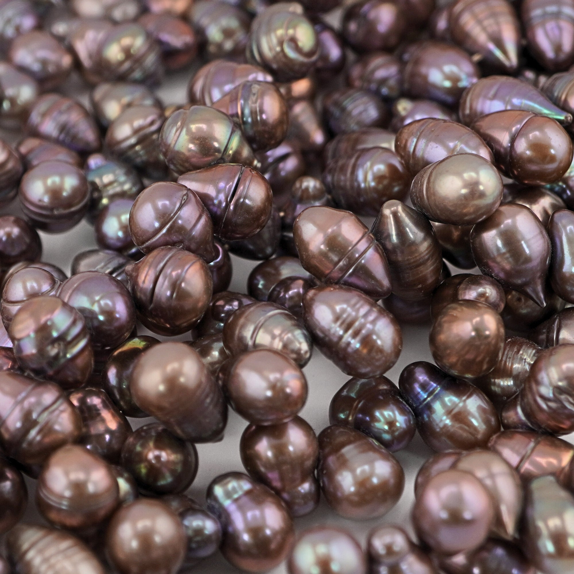 Oval-shaped pearls for jewelry