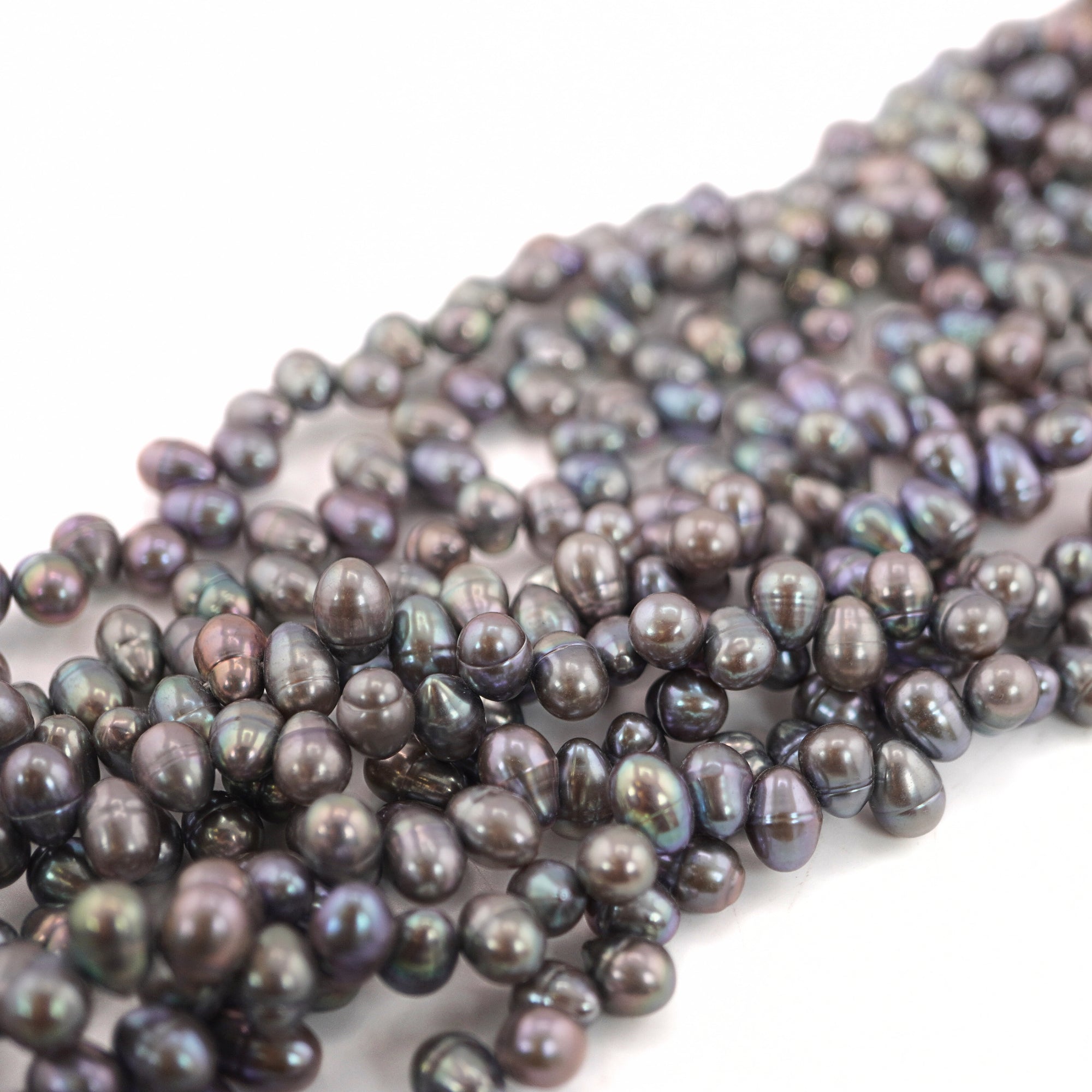 Real natural pearls for artisans
