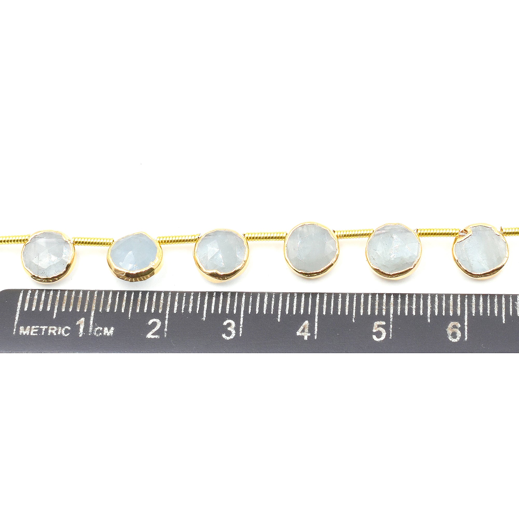 Stylish aquamarine Round pendant in gold finish