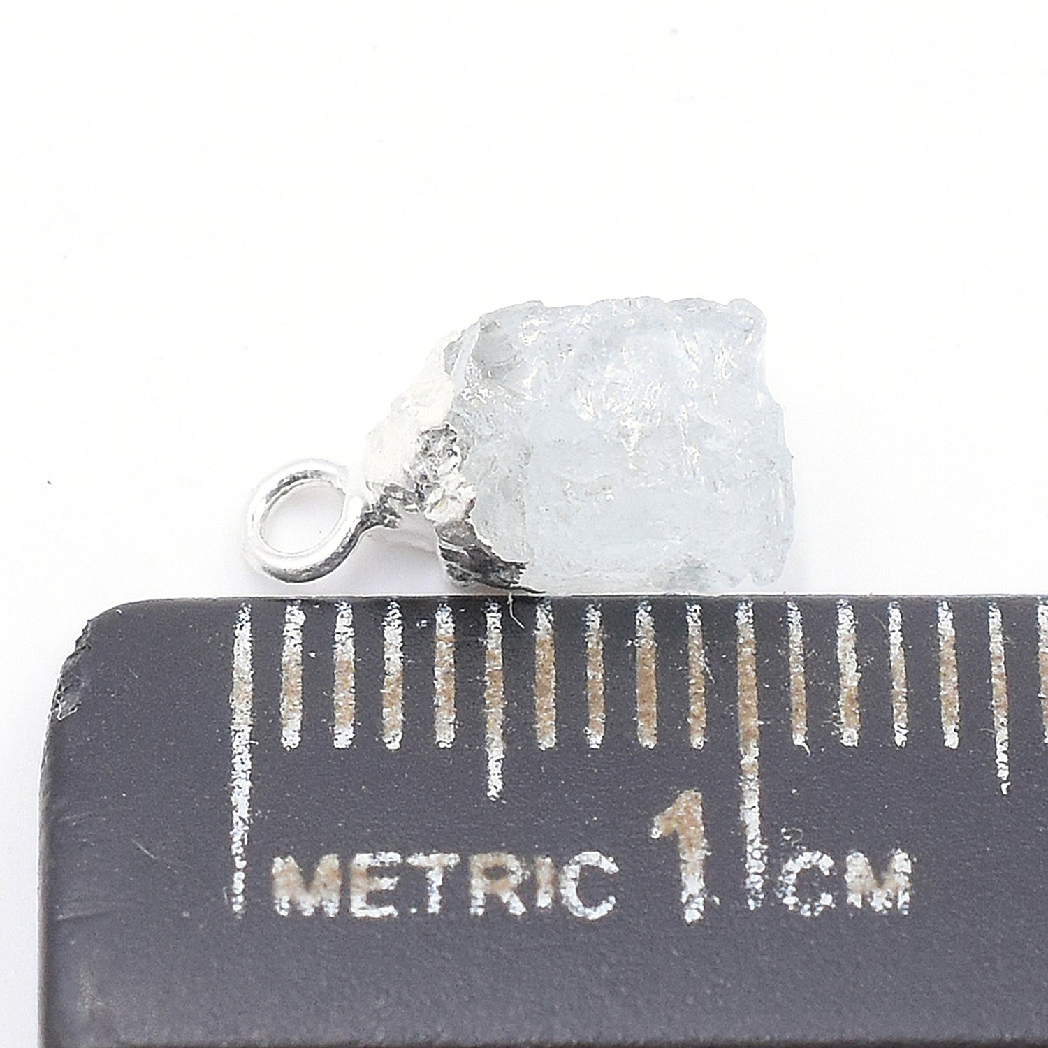 Stylish aquamarine Rough pendant in gold finish