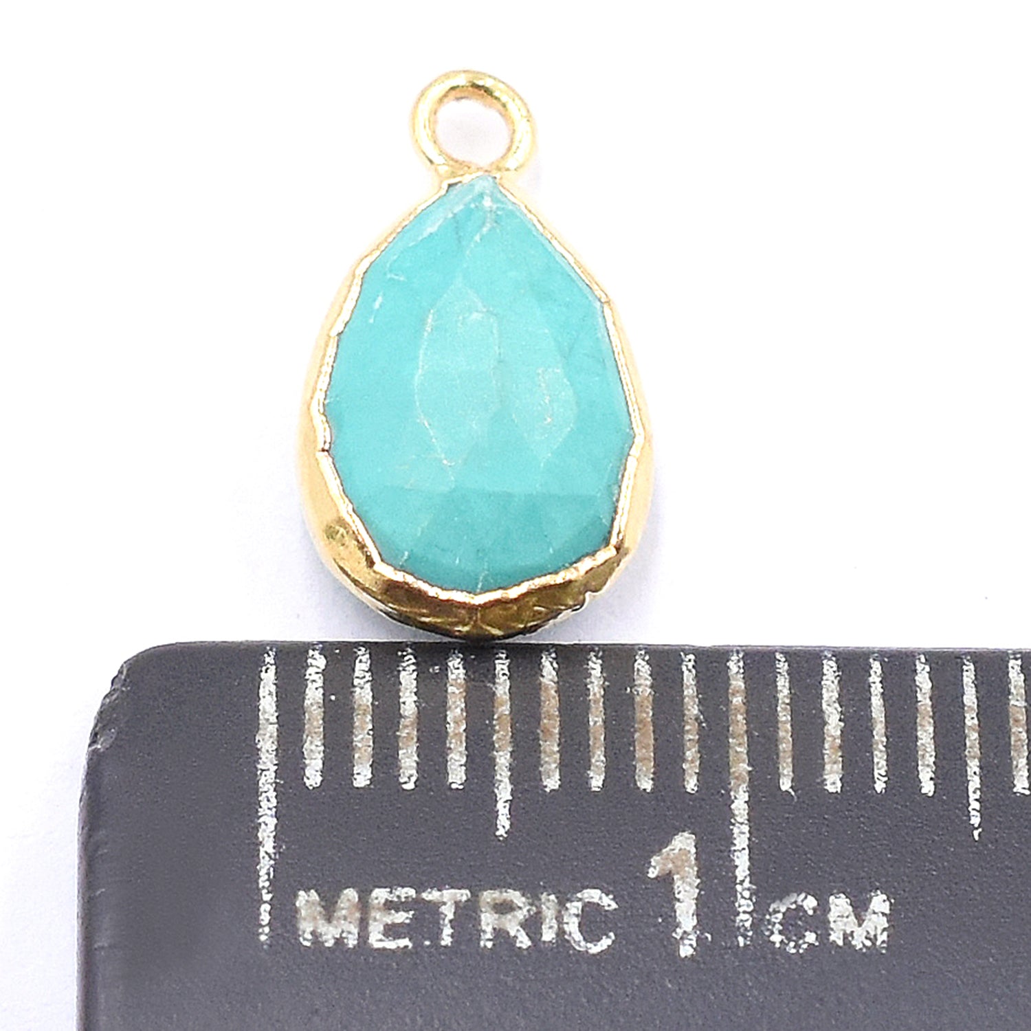 Elegant pear shaped Green Howlite pendant in gold