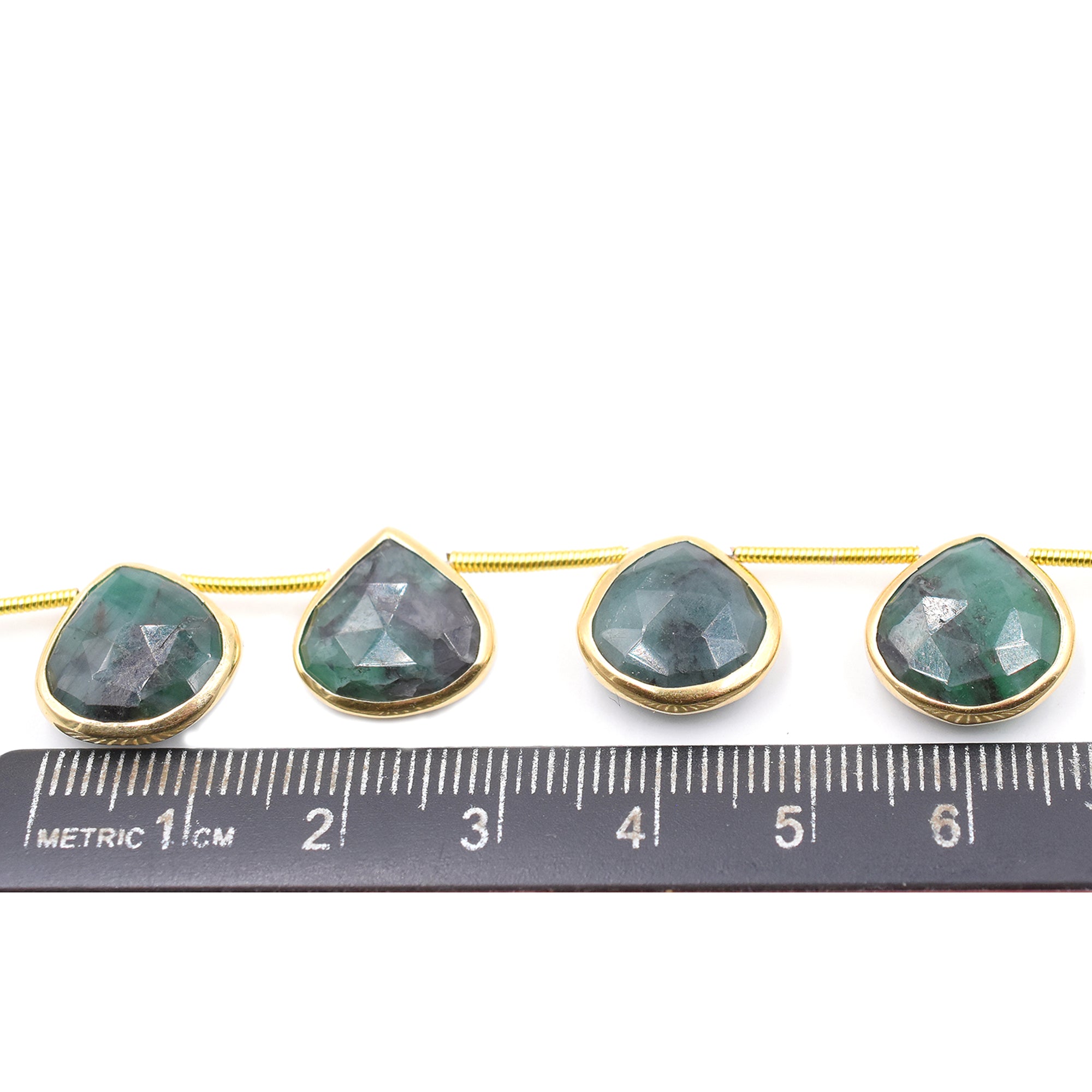 Silver plated raw emerald heart-shaped jewelry strand