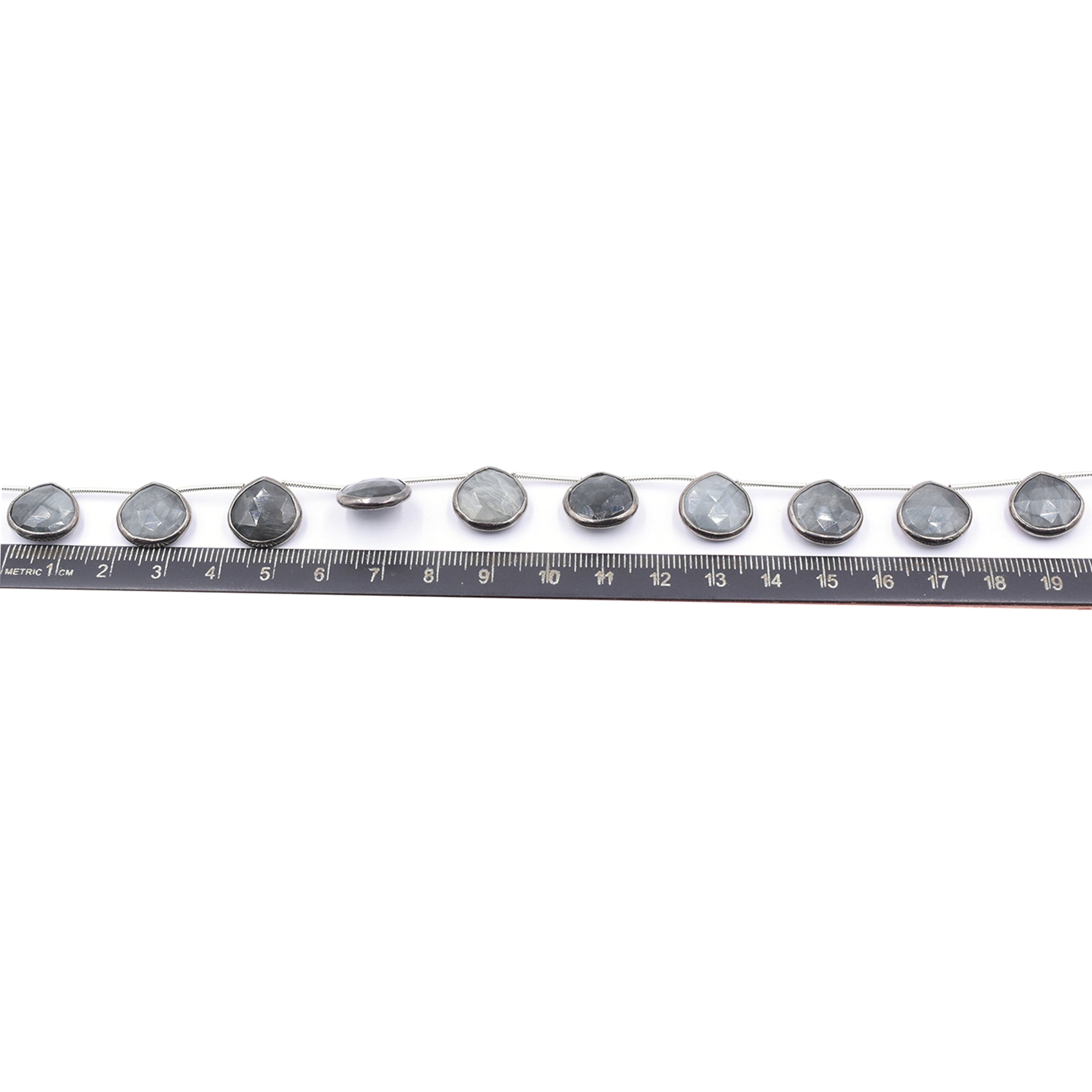 Heart-shaped cats design on black silver plated strand