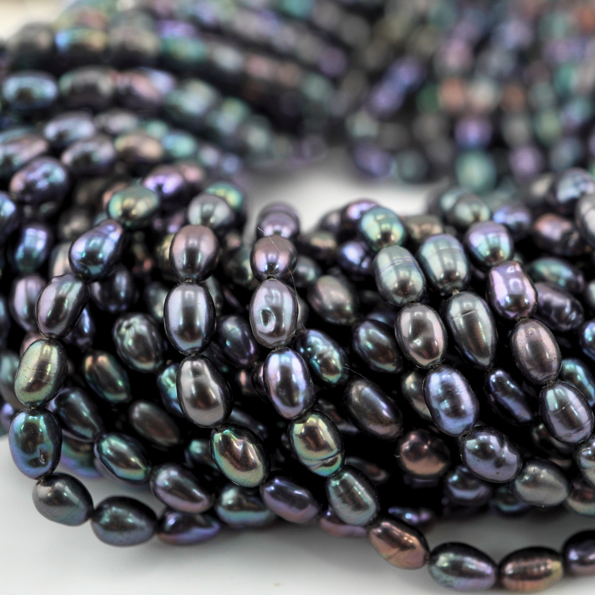 Peacock Rice / Oval Freshwater Pearls Beads