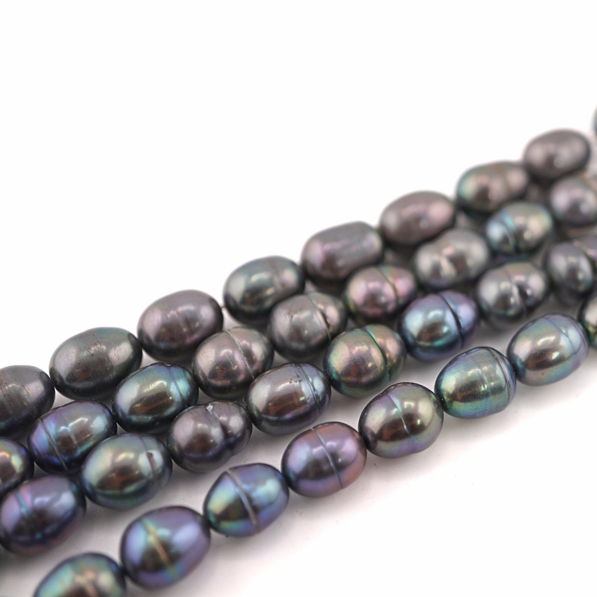 Iridescent oval pearls for necklaces

