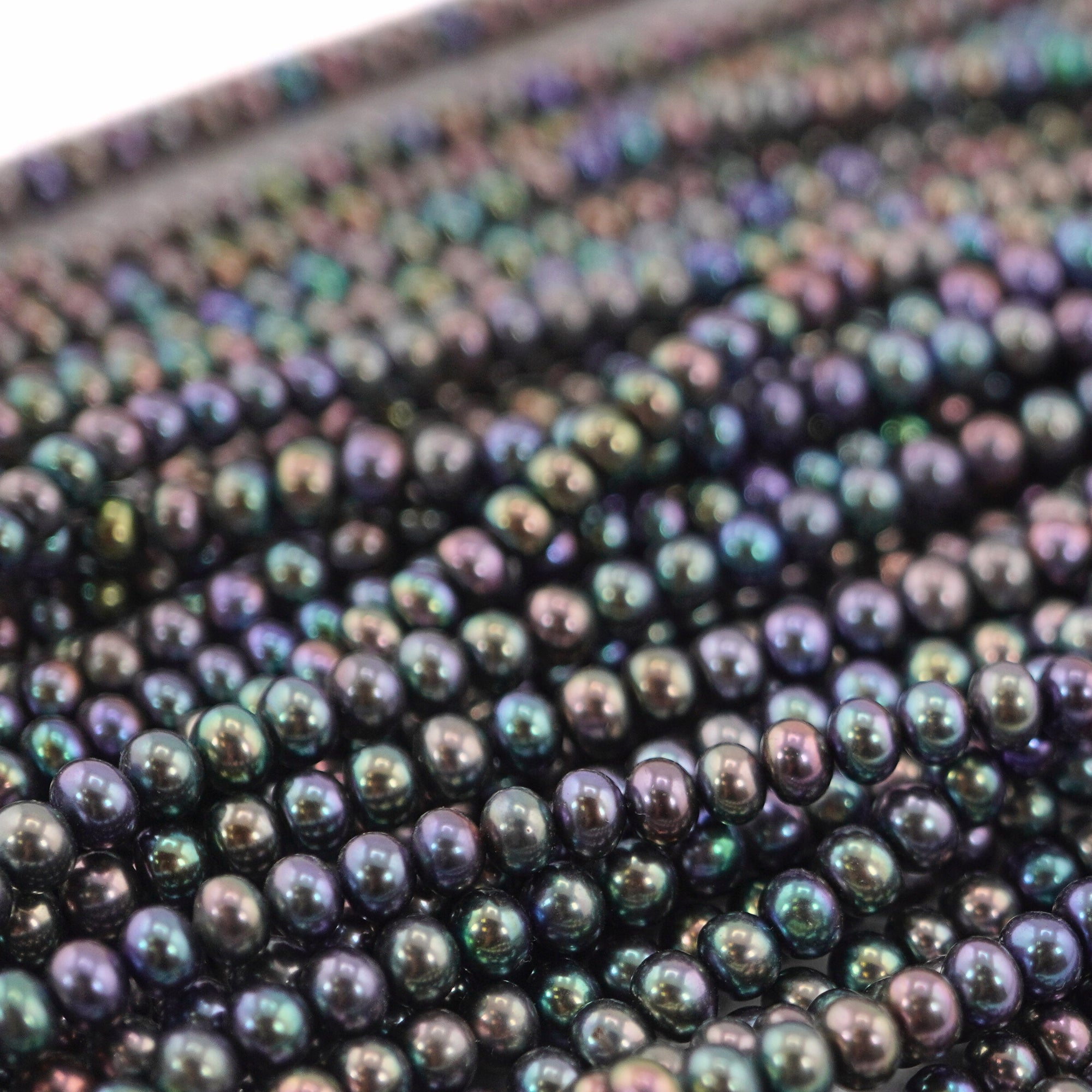 Lustrous Freshwater Pearl Beads in Peacock Color

