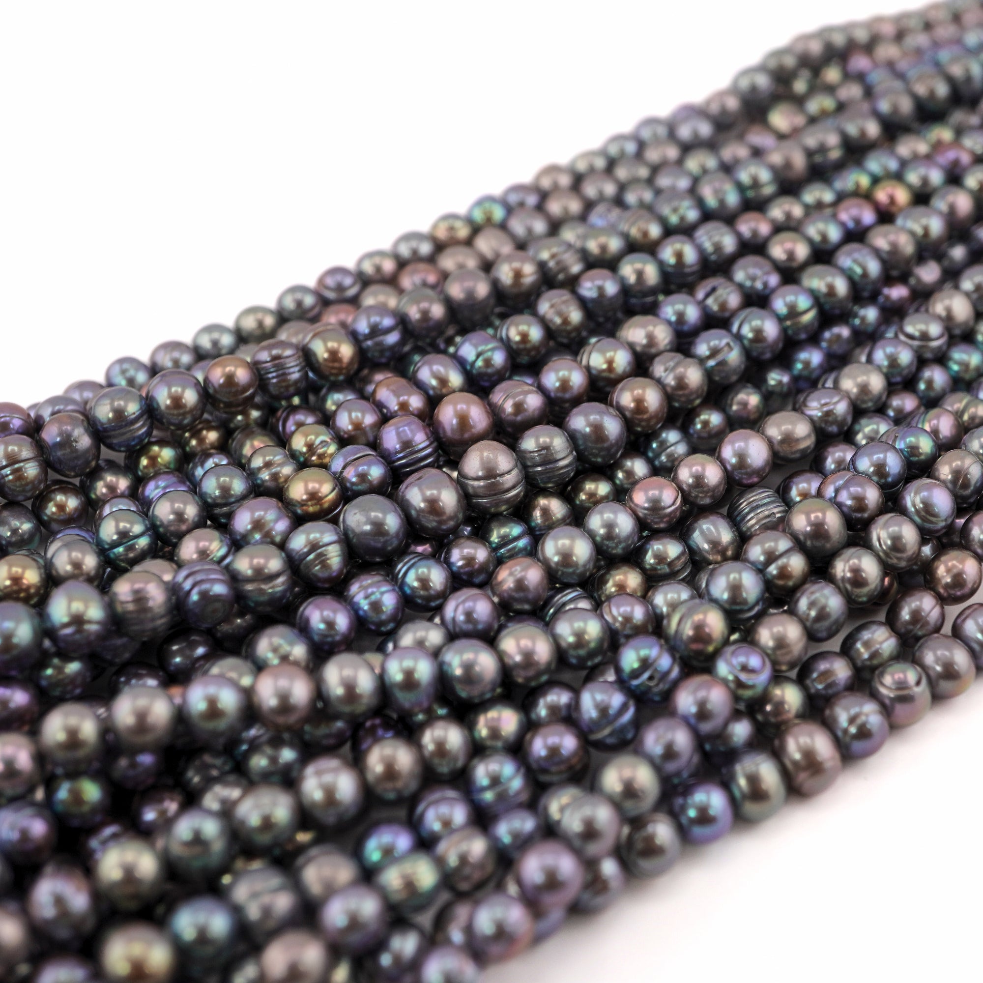 Lustrous natural pearls for jewelry

