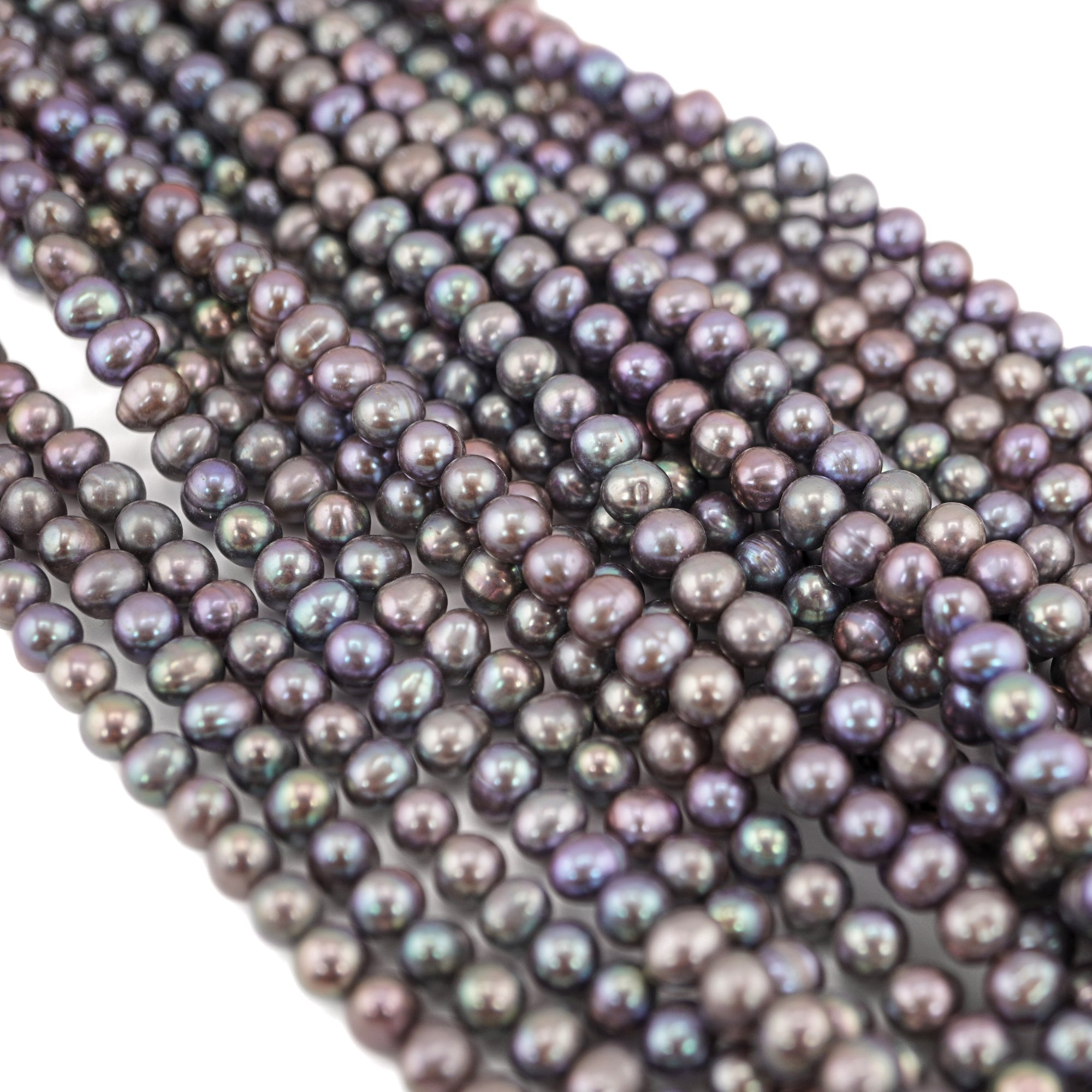 Natural freshwater pearls for jewelry

