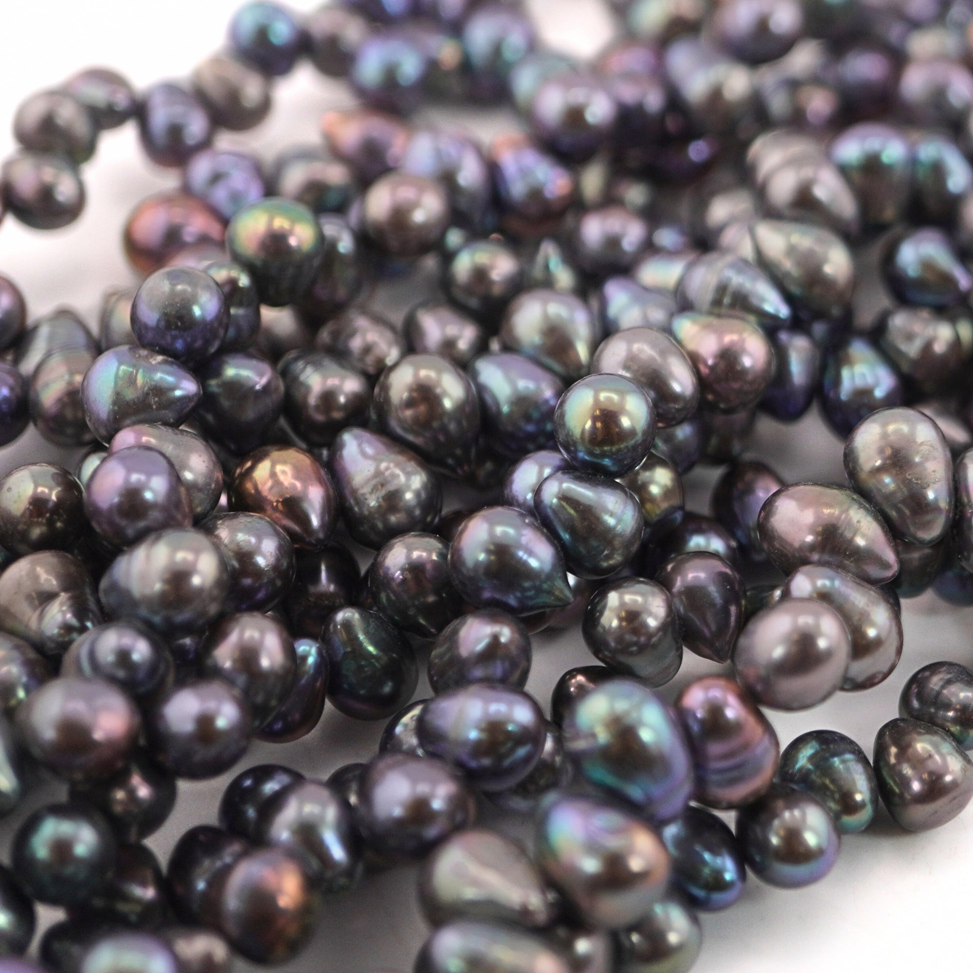 glossy peacock pearls for necklaces

