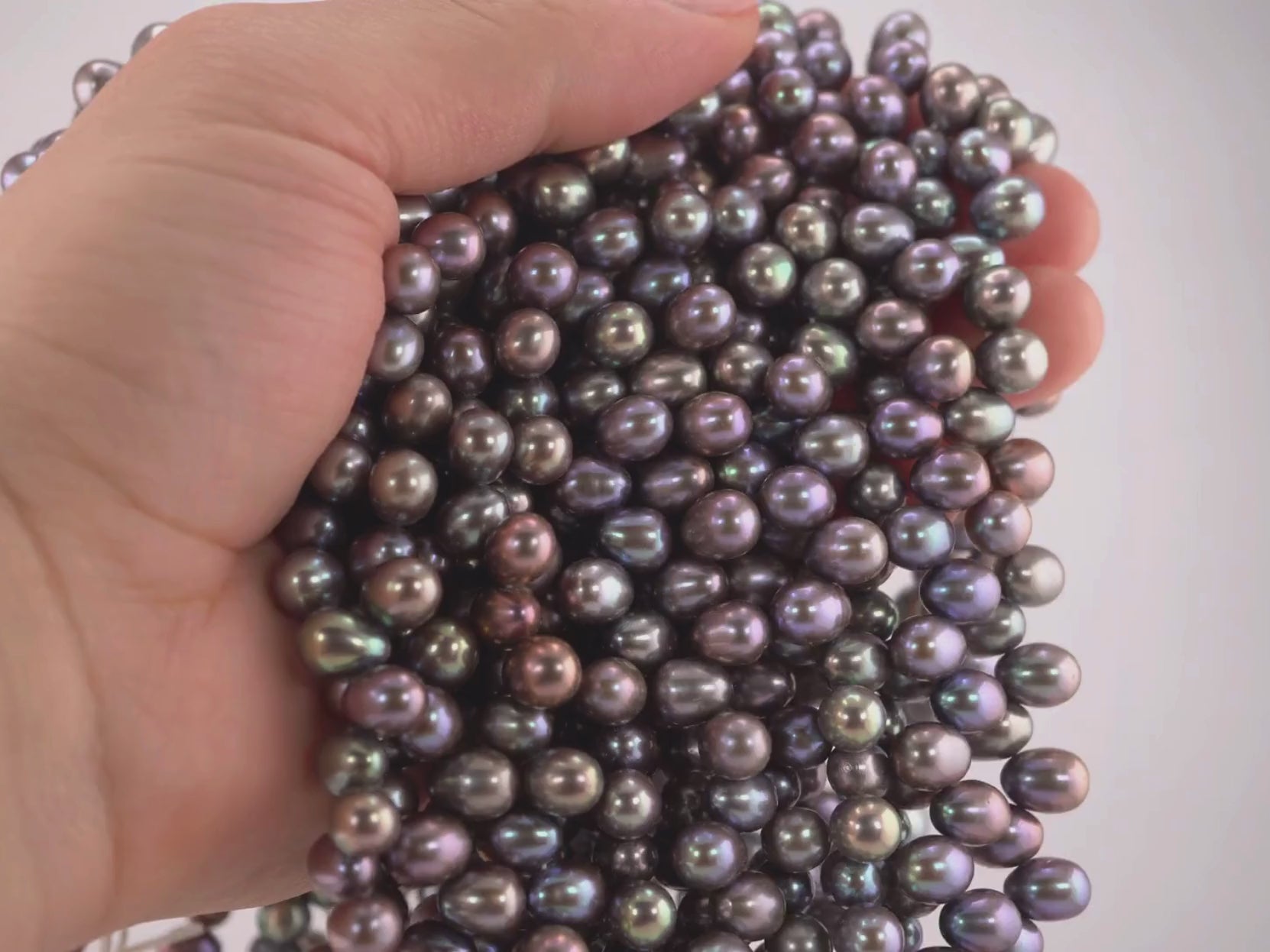 Freshwater pearls strand for jewelry

