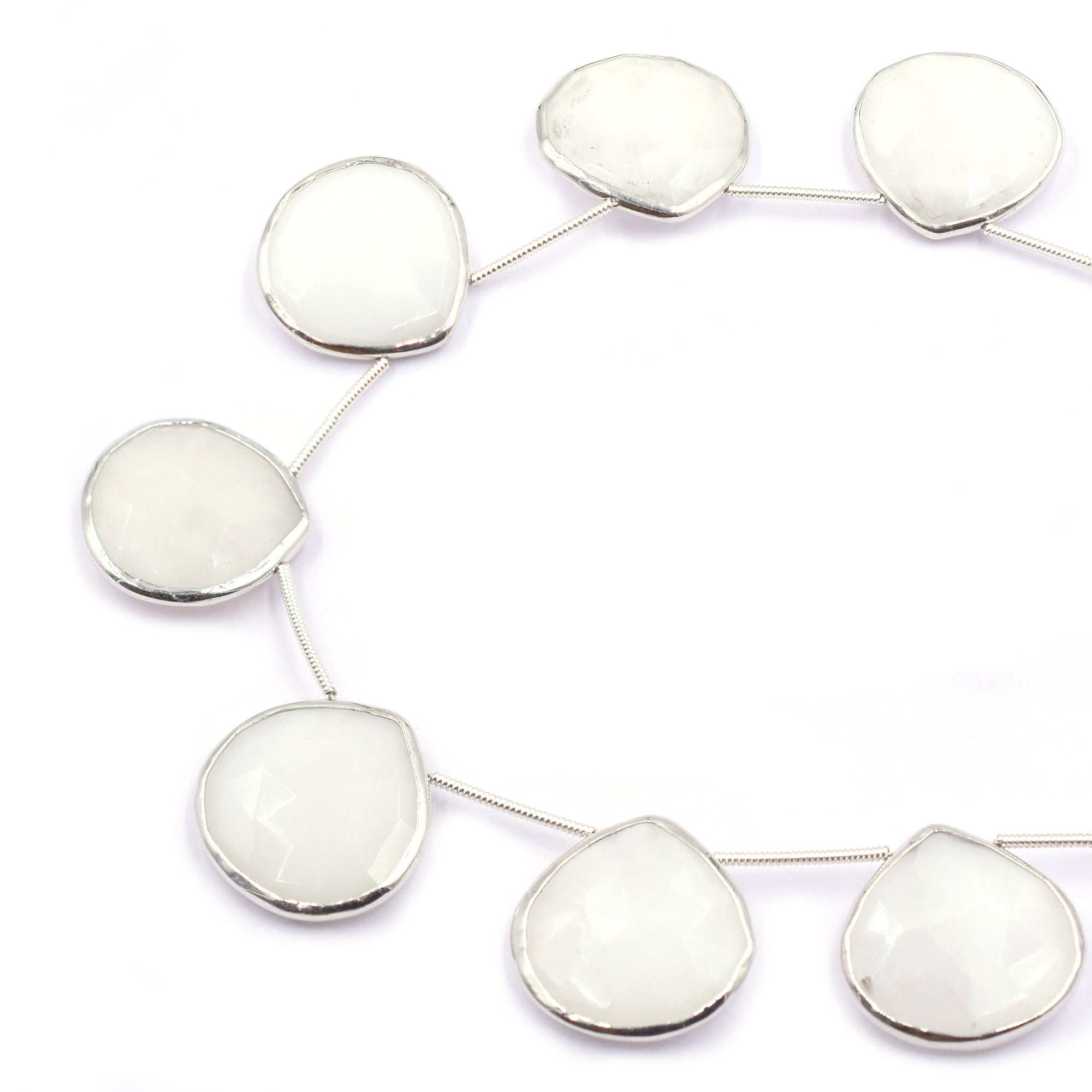 Heart-shaped white agate set in silver plating