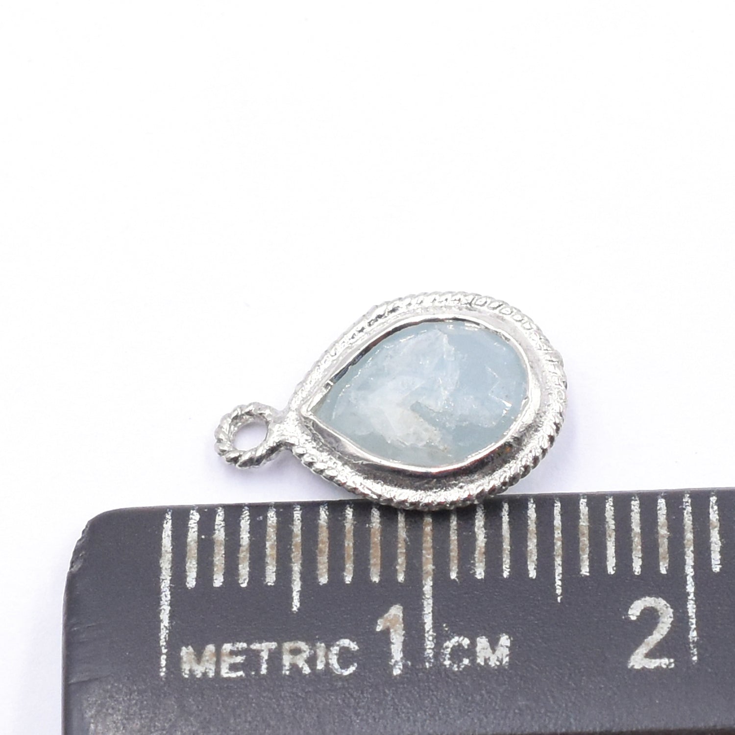 Pear-shaped aquamarine pendant with silver frame