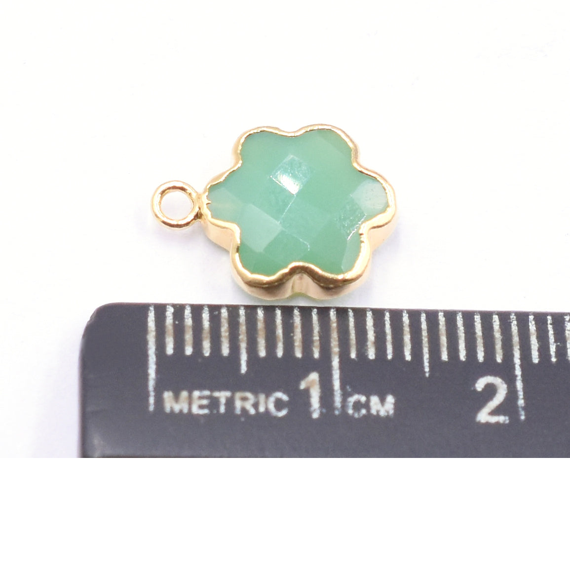 Elegant Clover leaf shaped Chrysoprase Chalcedony pendant with gold detailing