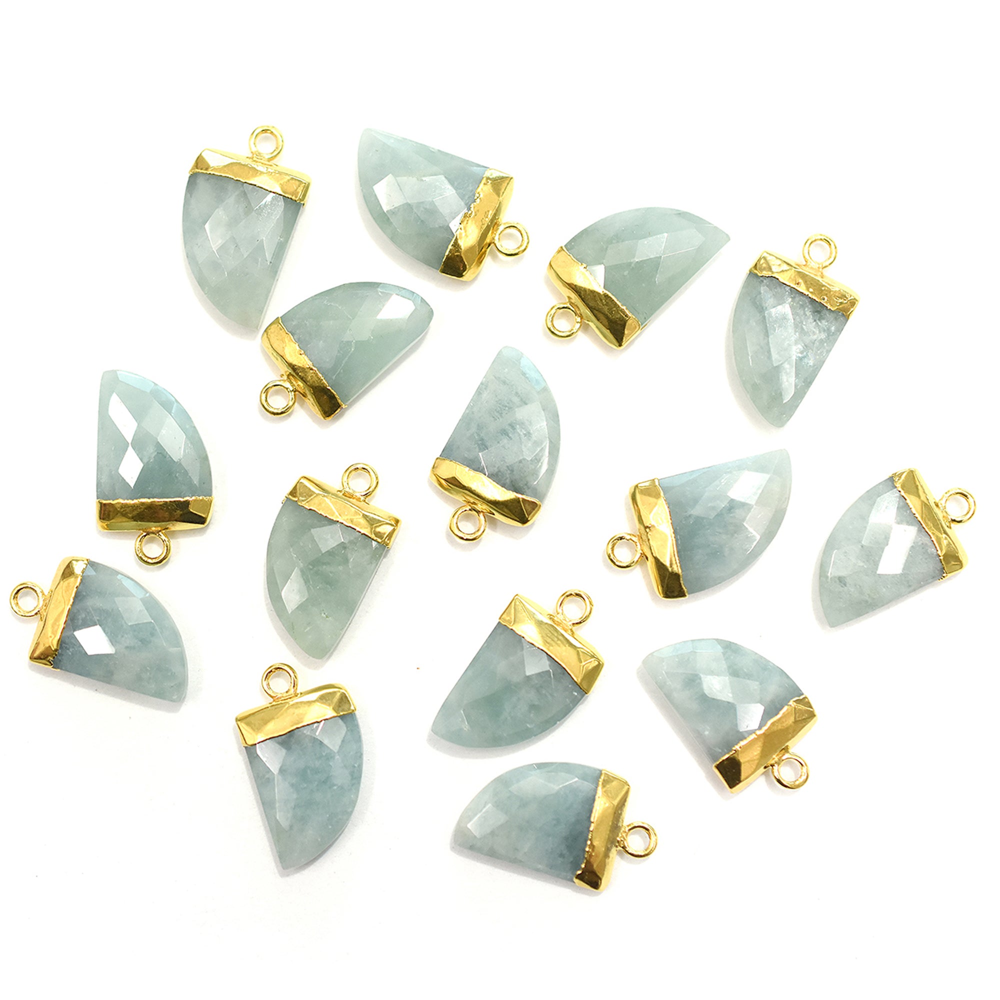 Elegant Horn aquamarine pendant with gold electroplating