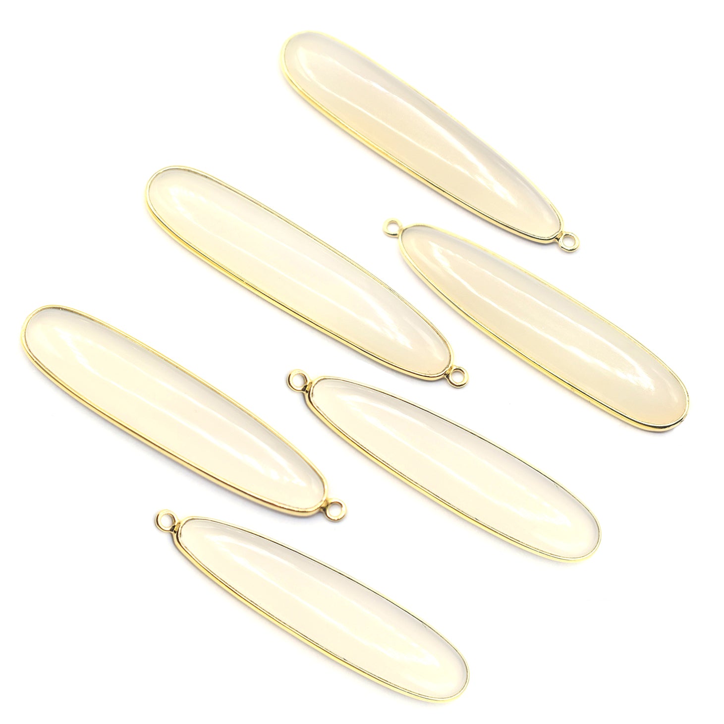 Long pear-shaped chalcedony set in silver vermeil pendant