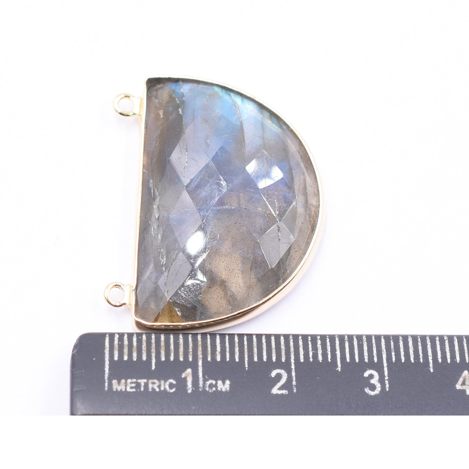 Half round-shaped labradorite set in silver vermeil pendant